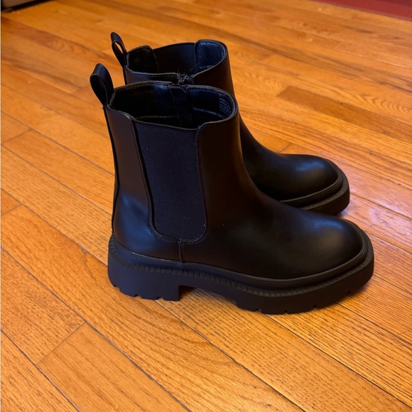 American Eagle Chelsea Boot - Picture 1 of 4